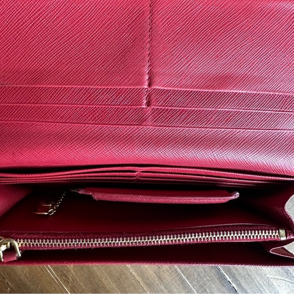 Authentic Prada Portafoglio Pattina
Large Saffiano Leather Wallet Fiery Red - Picture 8 of 16